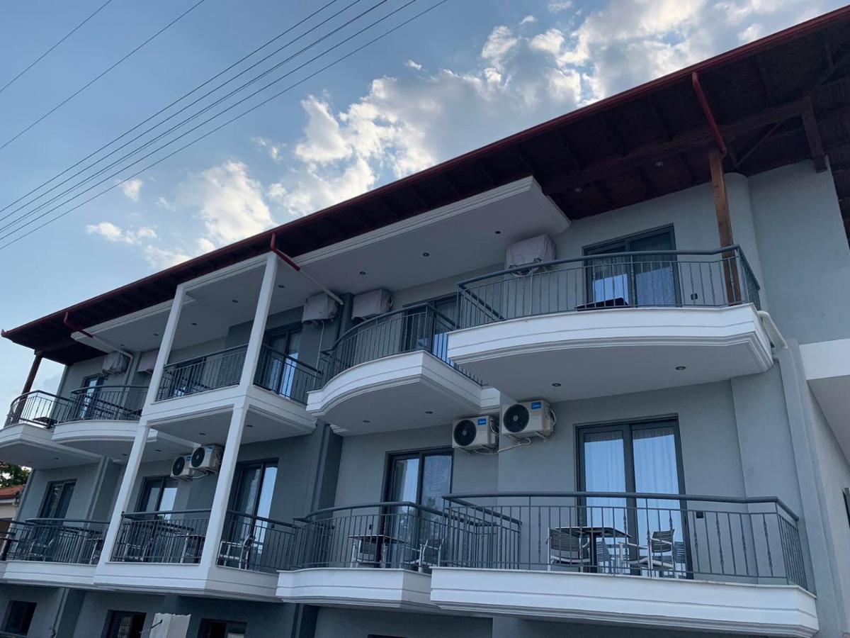 Thea Comfy Living Aparthotel Vrasná Exteriör bild
