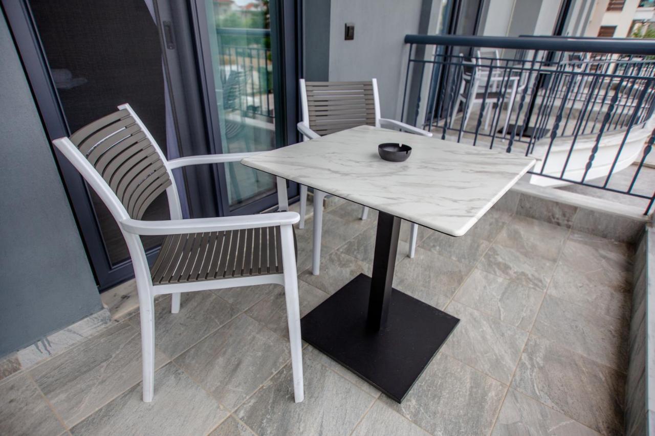 Thea Comfy Living Aparthotel Vrasná Exteriör bild