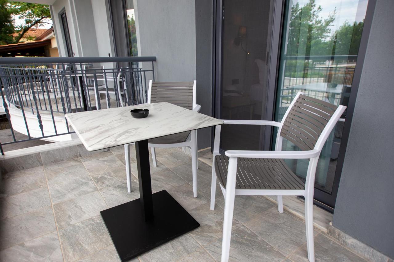 Thea Comfy Living Aparthotel Vrasná Exteriör bild