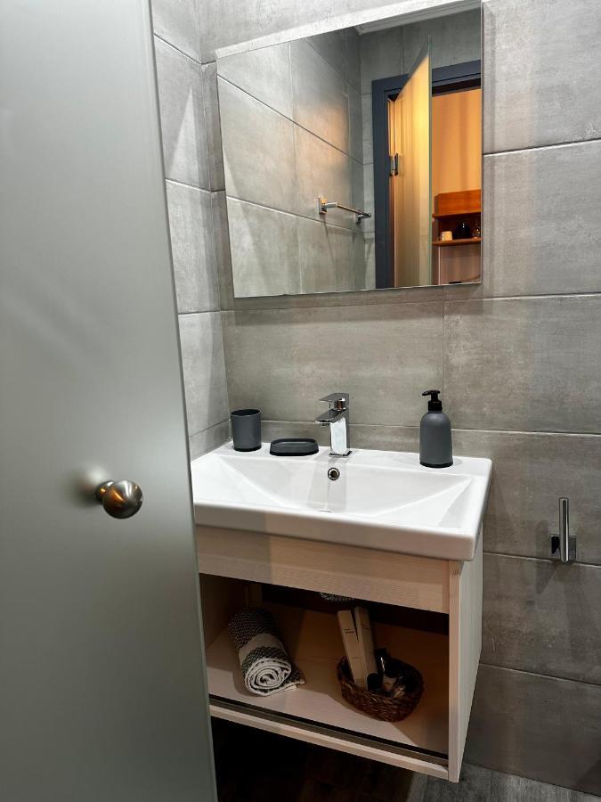 Thea Comfy Living Aparthotel Vrasná Exteriör bild