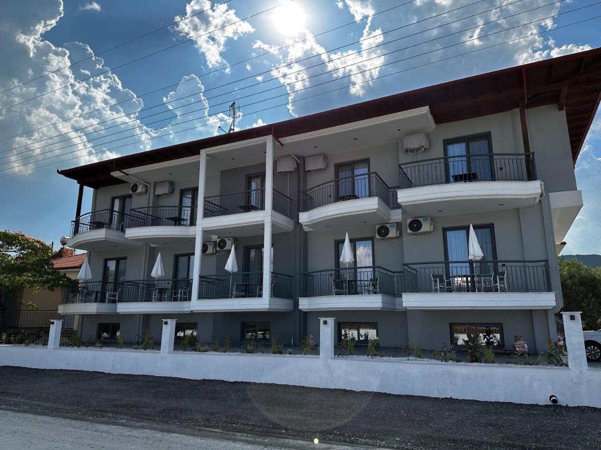 Thea Comfy Living Aparthotel Vrasná Exteriör bild